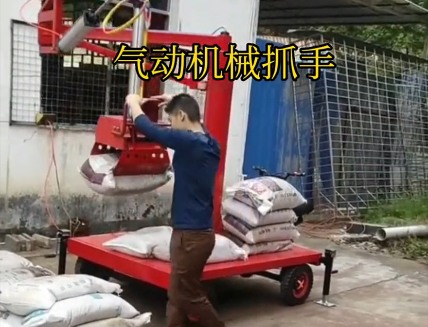 东区机械抓手青储搬运机助力机械臂操作方便吗优点东区气动助力机械臂机械抓手装卸水泥神器